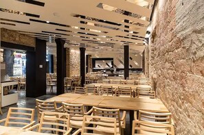 Buffet déjeuner gratuit tous les jours