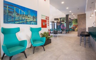 Televisión de plasma de 32 pulgadas con canales por satélite