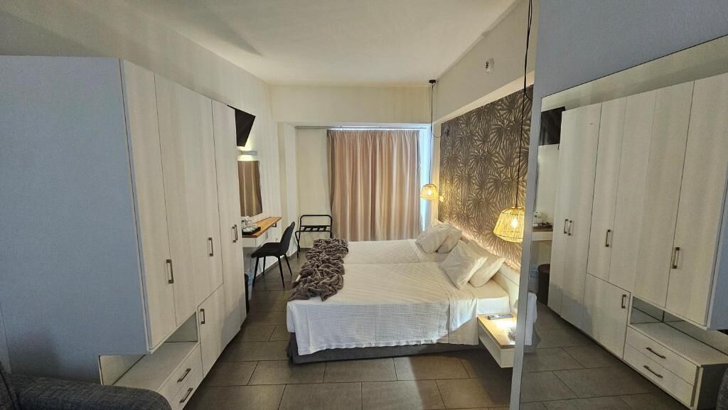 Premium bedding, in-room safe, desk, free WiFi