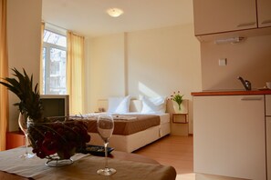 Standard Studio, Balcony