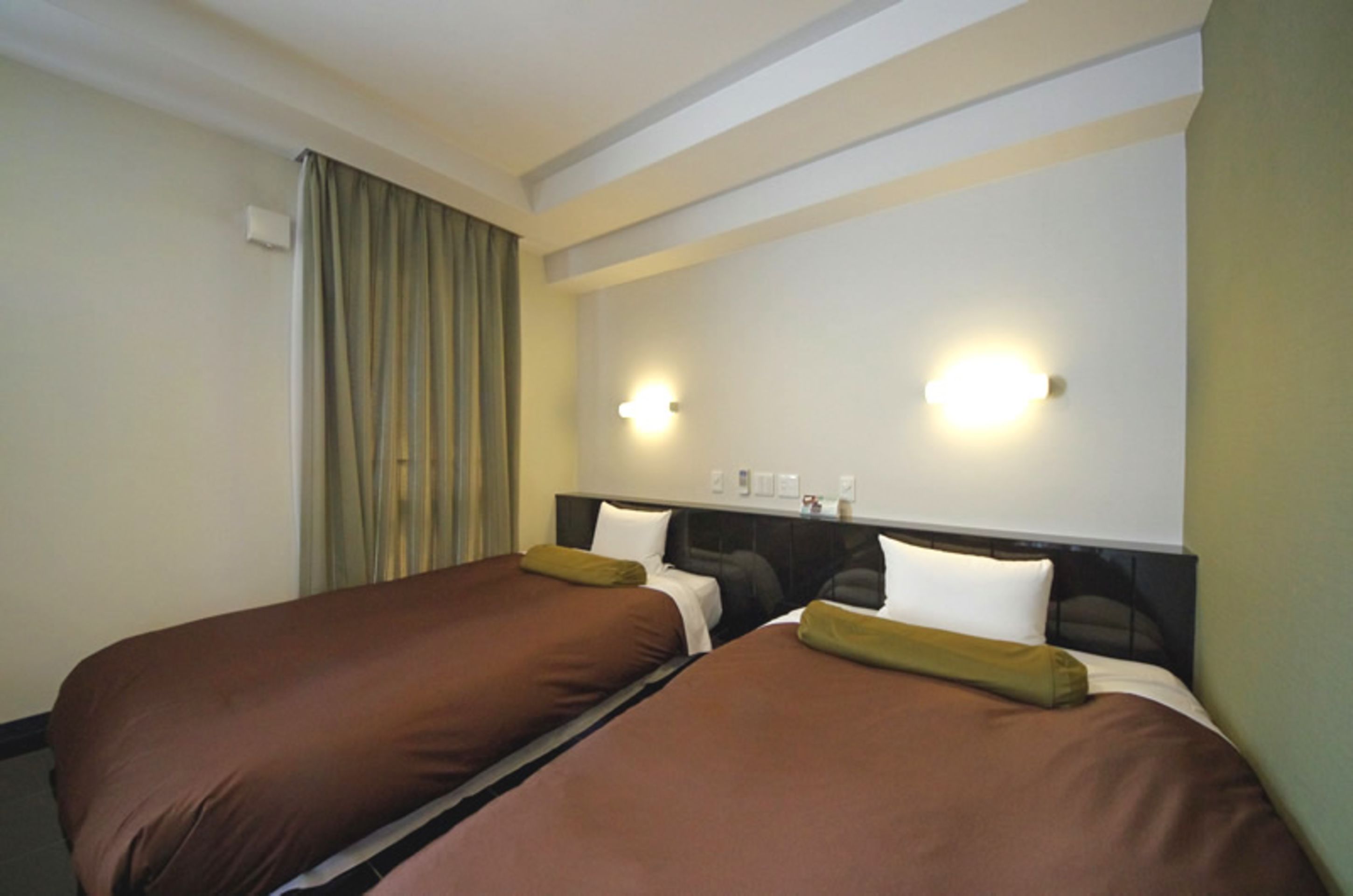 down duvets, desk, free wifi, bed sheets