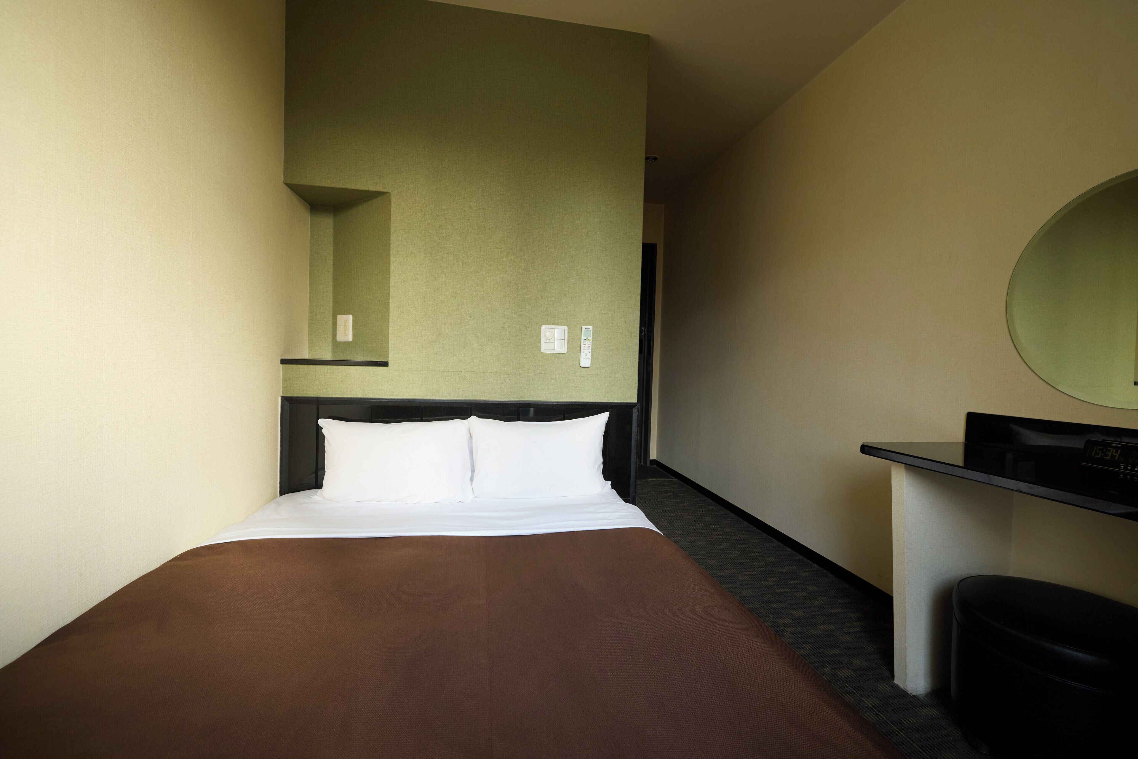 Down duvets, desk, free WiFi, bed sheets