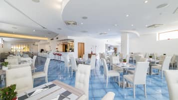 Petit déjeuner buffet compris tous les jours