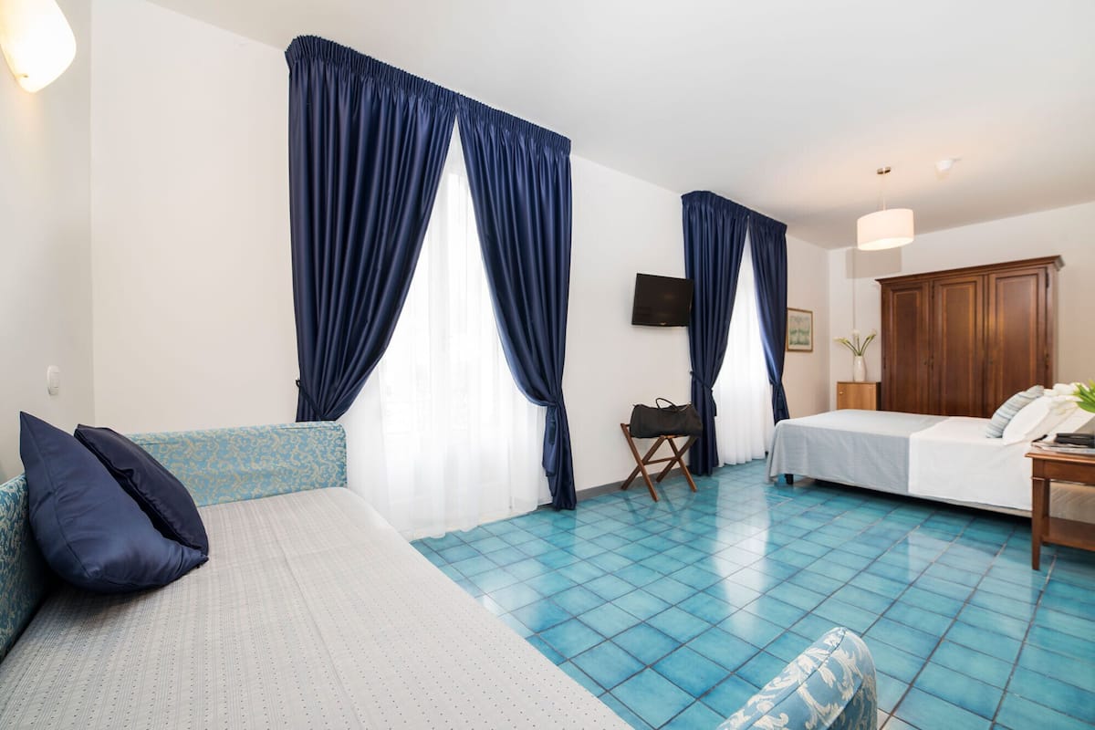 Deluxe Room, Partial Sea View