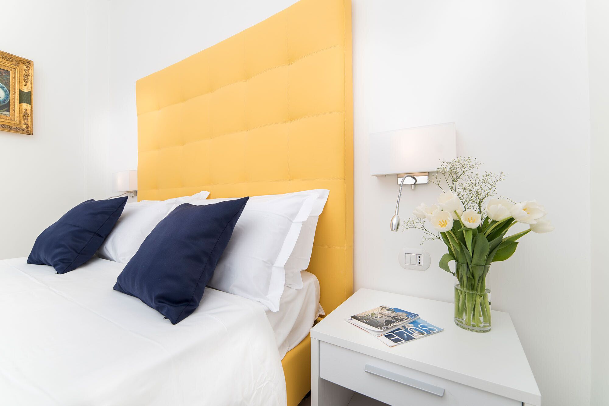 comfort room, city view | minibar, in-room safe, desk, cots/infant beds