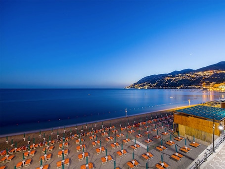 Beach. Hotel Sole Splendid