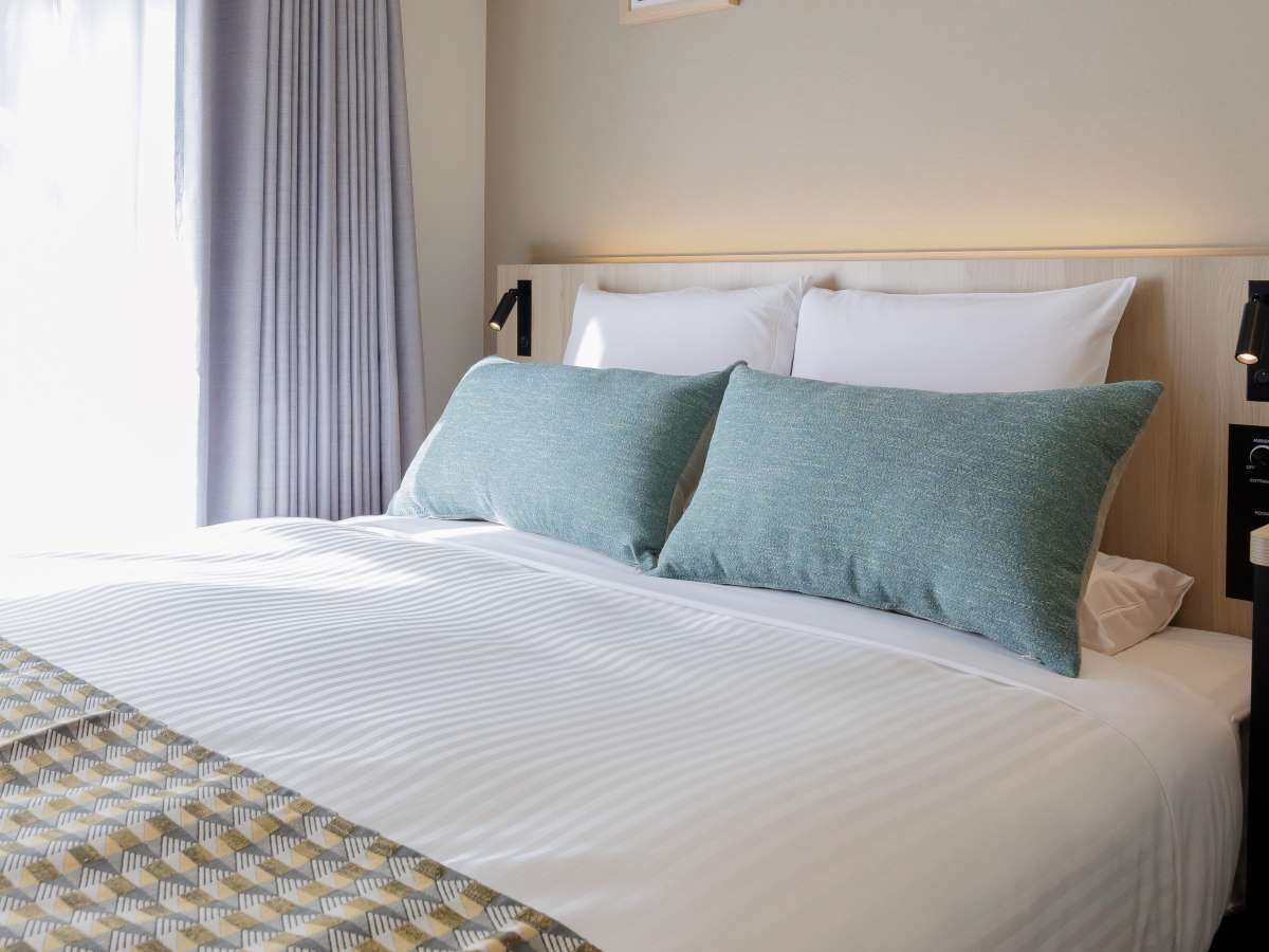 基本雙人房, 1 張小型雙人床, 非吸煙房 | 房內夾萬、書桌、遮光窗簾/窗簾、熨斗/熨衫板