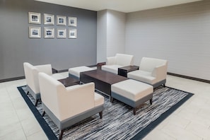 A modern lounge area with a sofa set, a coffee table, and a rug. - Hotel MyStays Nagoya - Sakae (Nagoya)