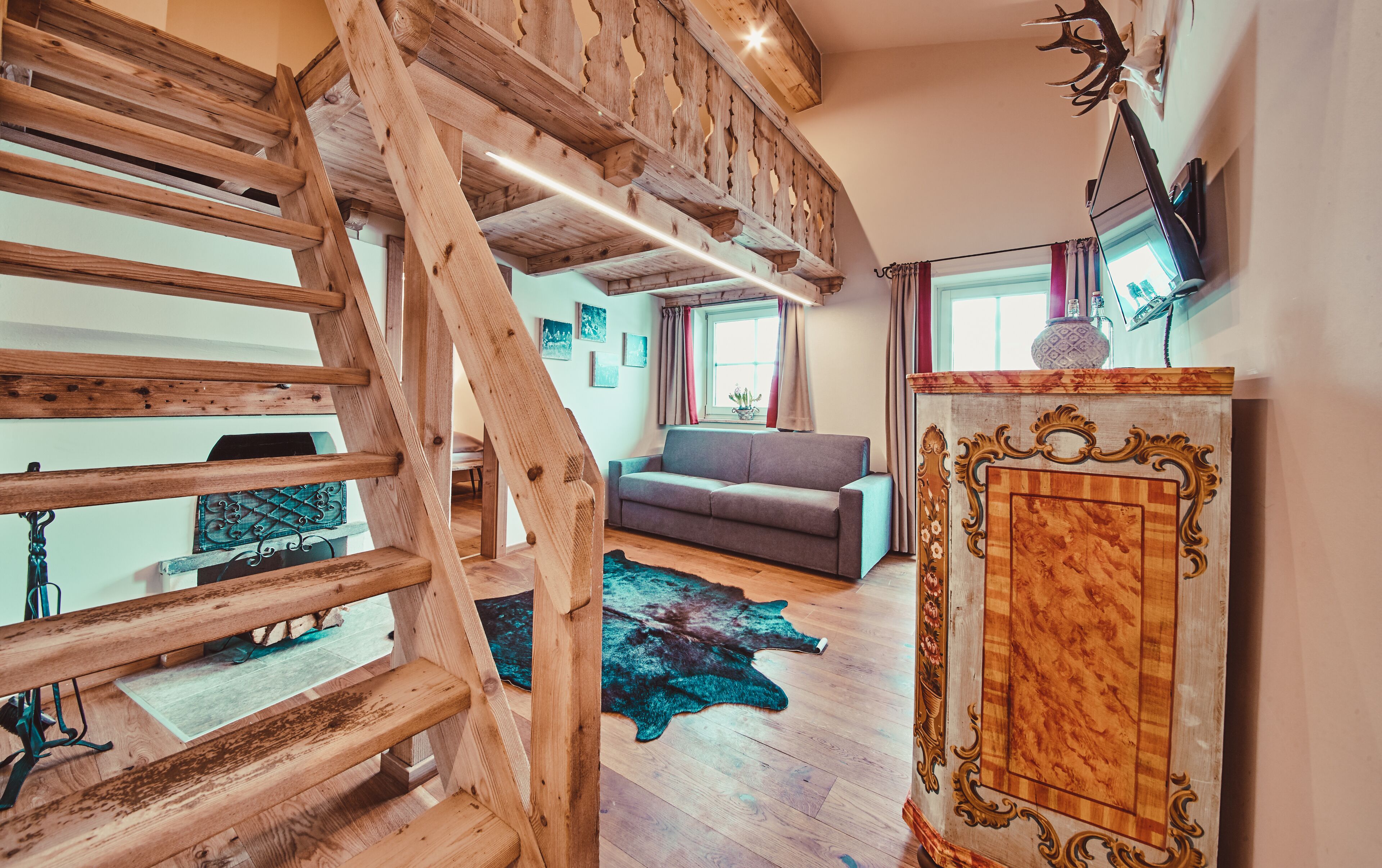 suite, fireplace | hypo-allergenic bedding, minibar, in-room safe, individually decorated