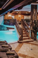 Una piscina cubierta