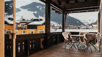 Suite, 2 kamar tidur, balkon (Wolf) | Pemandangan gunung