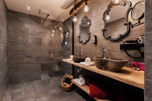 Deluxe Double Room | Bathroom | Free toiletries, hair dryer, bathrobes, slippers
