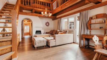 Suite, 2 kamar tidur, balkon (Wolf) | Pemandangan gunung