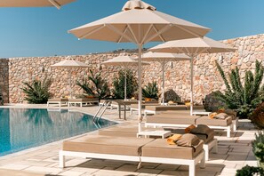 Outdoor pool, open 9:00 AM to 8:00 PM, pool umbrellas, sun loungers - Margarenia (Santorini)