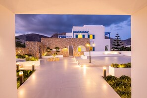 Front of property - Margarenia (Santorini)