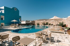 Außenpool, geöffnet von 09:00 Uhr bis 20:00 Uhr, Sonnenschirme