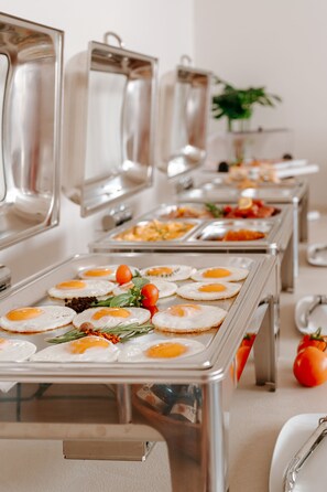 Free daily buffet breakfast - Margarenia (Santorini)