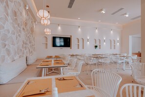 Free daily buffet breakfast  - Margarenia (Santorini)