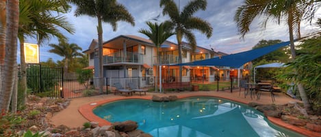 Kolam renang outdoor