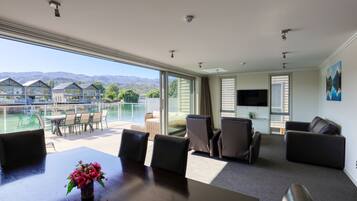 42-inch TV with cable channels