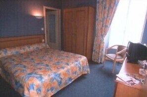 Double Room | Desk, free cribs/infant beds, rollaway beds, free WiFi