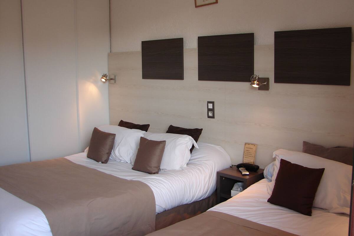 Triple Room (2 adults & 1 child) | In-room safe, desk, blackout drapes, cribs (free)