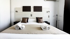 Double Room | In-room safe, desk, blackout drapes, cribs (free) - Les Charmettes (Argelès-sur-Mer)