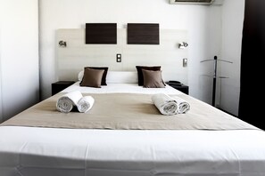 Chambre Double | Coffres-forts dans les chambres, bureau, rideaux occultants