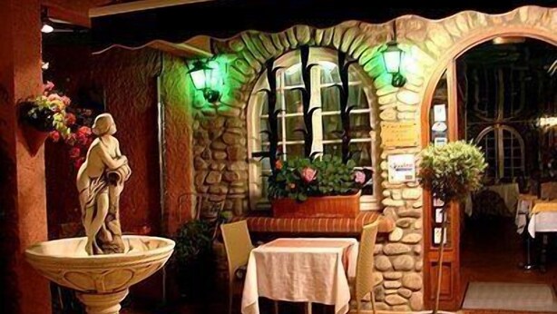 Breakfast and dinner served - Les Charmettes (Argelès-sur-Mer)
