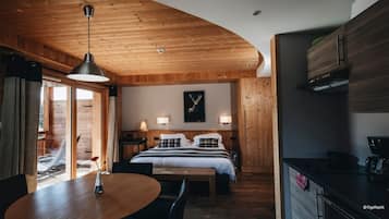 Family Lodge Suite 4 People | Premium bedding, in-room safe, soundproofing, iron/ironing board