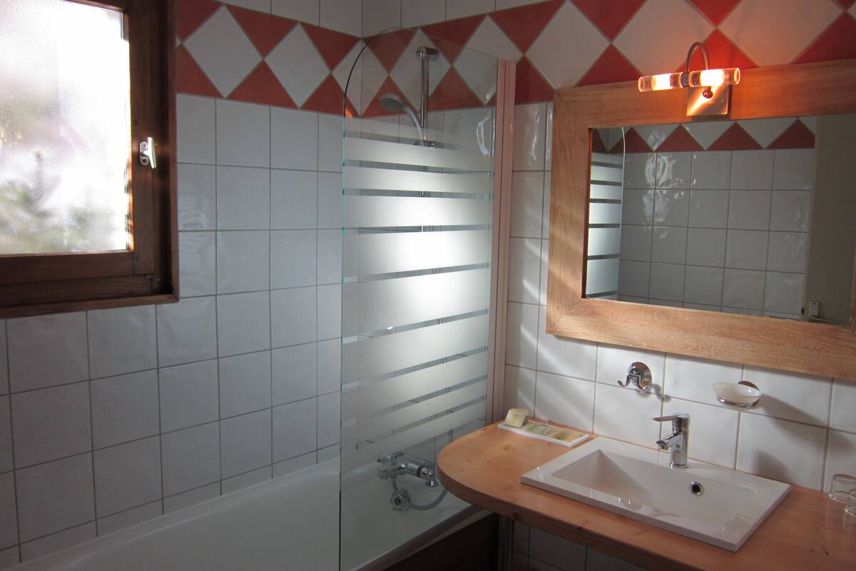 in-room business centre