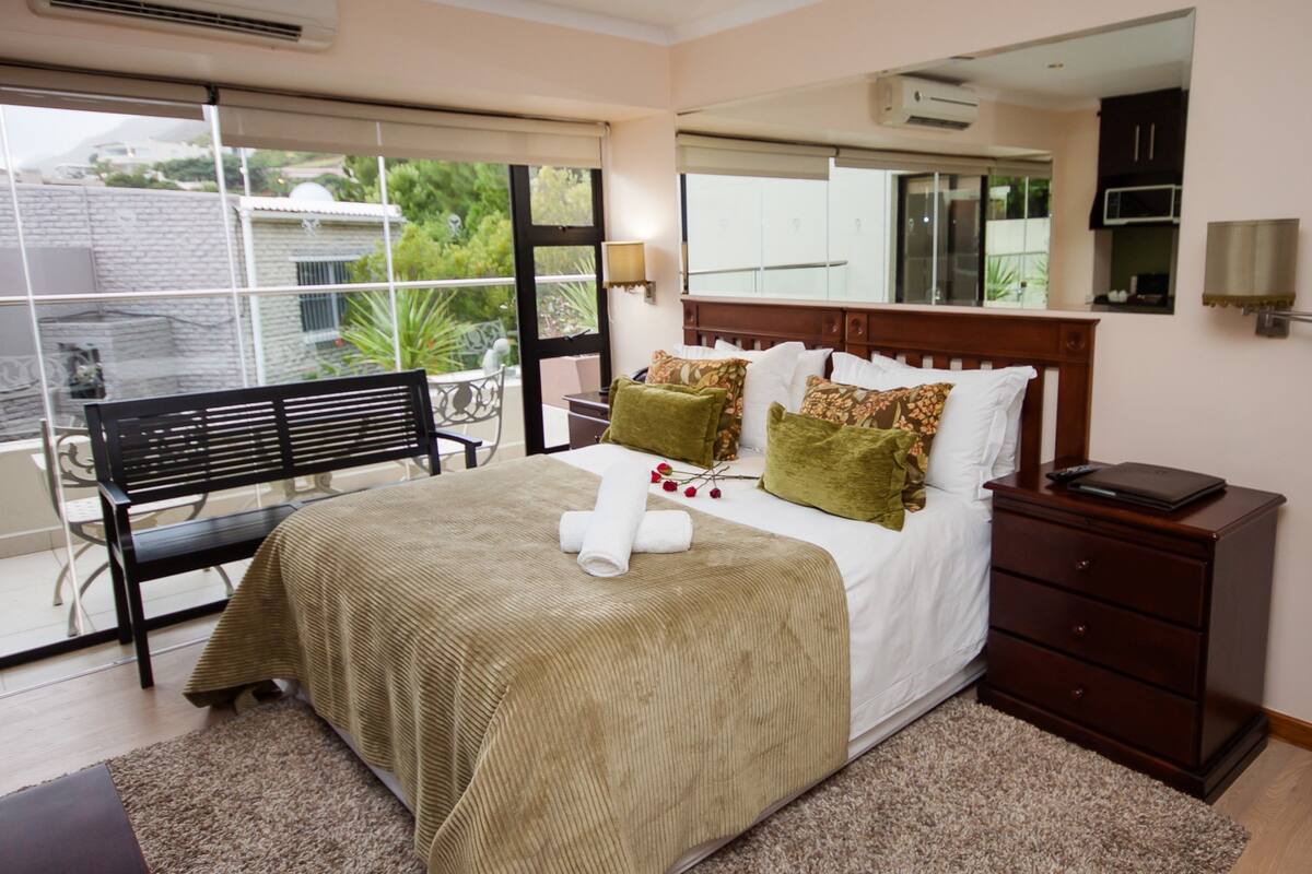 Twin Room, Mountain View | Hypo-allergenic bedding, down duvets, Select Comfort beds, minibar
