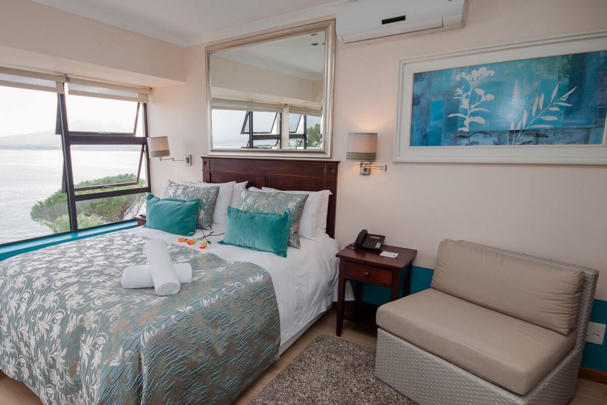 Double Room, Ocean View | Hypo-allergenic bedding, down duvets, Select Comfort beds, minibar