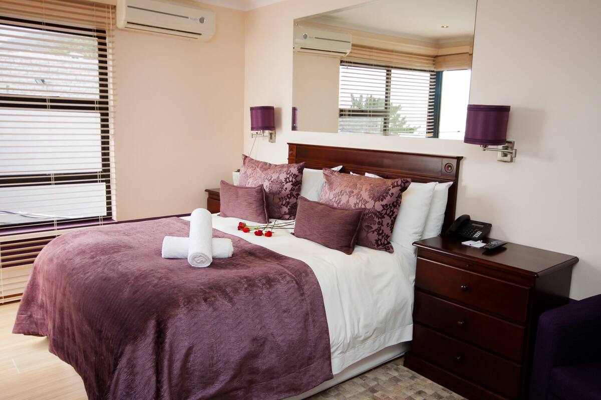 Double Room, Bay View | Hypo-allergenic bedding, down duvets, Select Comfort beds, minibar