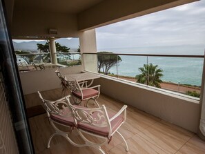 Honeymoon Deluxe Suite | Balcony
