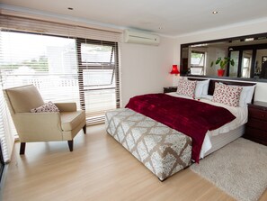 Honeymoon Deluxe Suite | Hypo-allergenic bedding, down duvets, Select Comfort beds, minibar