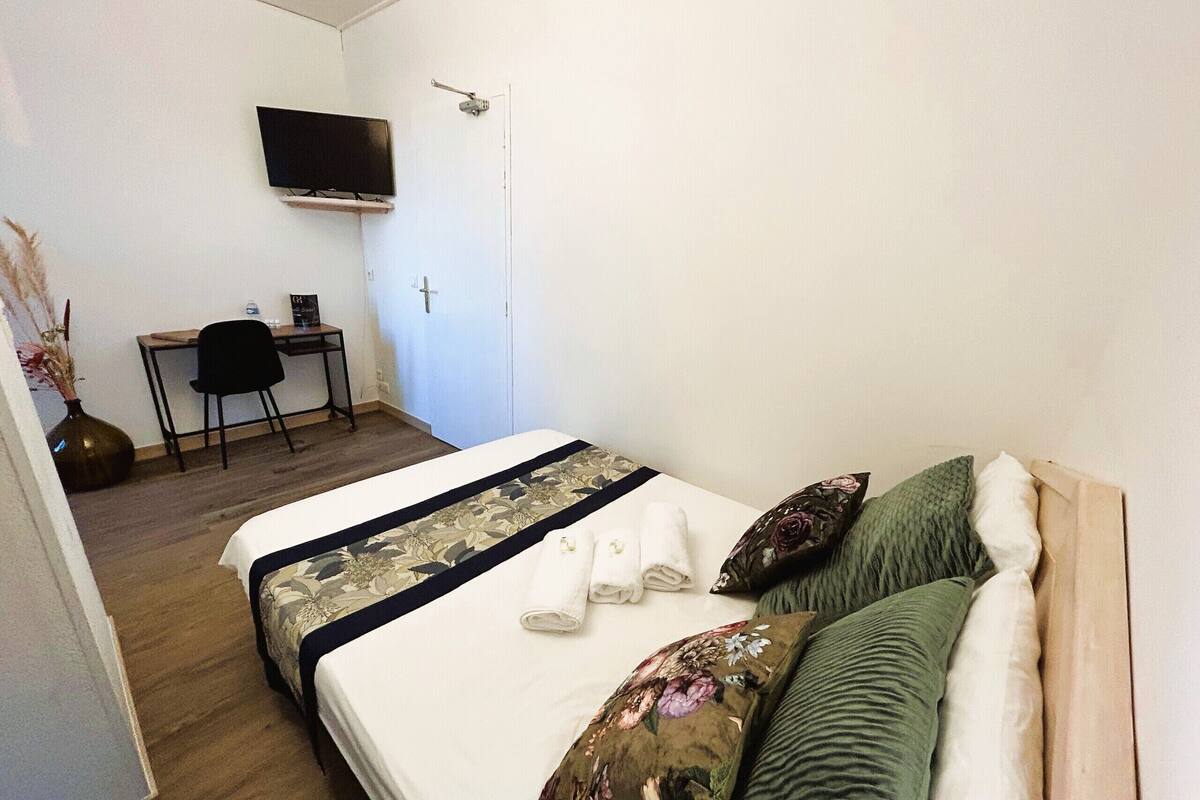 Comfort-herbergi með tvíbreiðu rúmi - með baði - útsýni yfir vatn (chambre double balcon) | 1 svefnherbergi