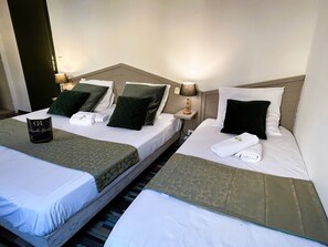 Comfort-Dreibettzimmer, eigenes Bad, Stadtblick (chambre triple 2)