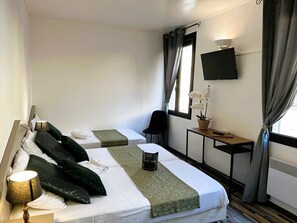 Comfort-Dreibettzimmer, eigenes Bad, Stadtblick (chambre triple 2)
