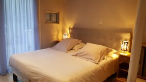 Minibar, safe på rommet, skrivebord og wi-fi (inkludert)