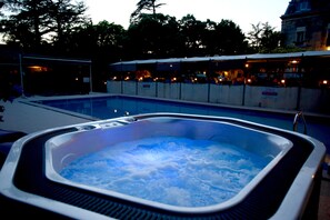 Bain à remous extérieur