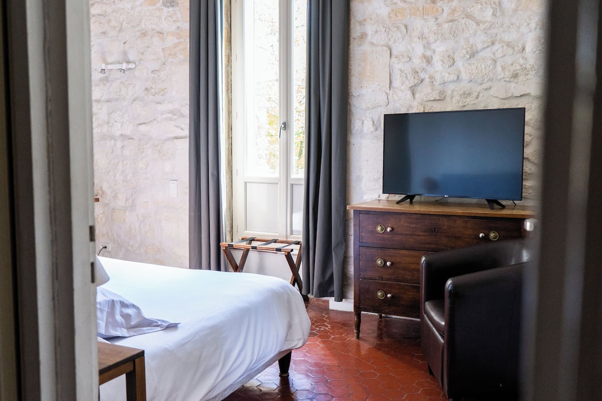 standard double room | 1 bedroom, minibar, in-room safe, desk