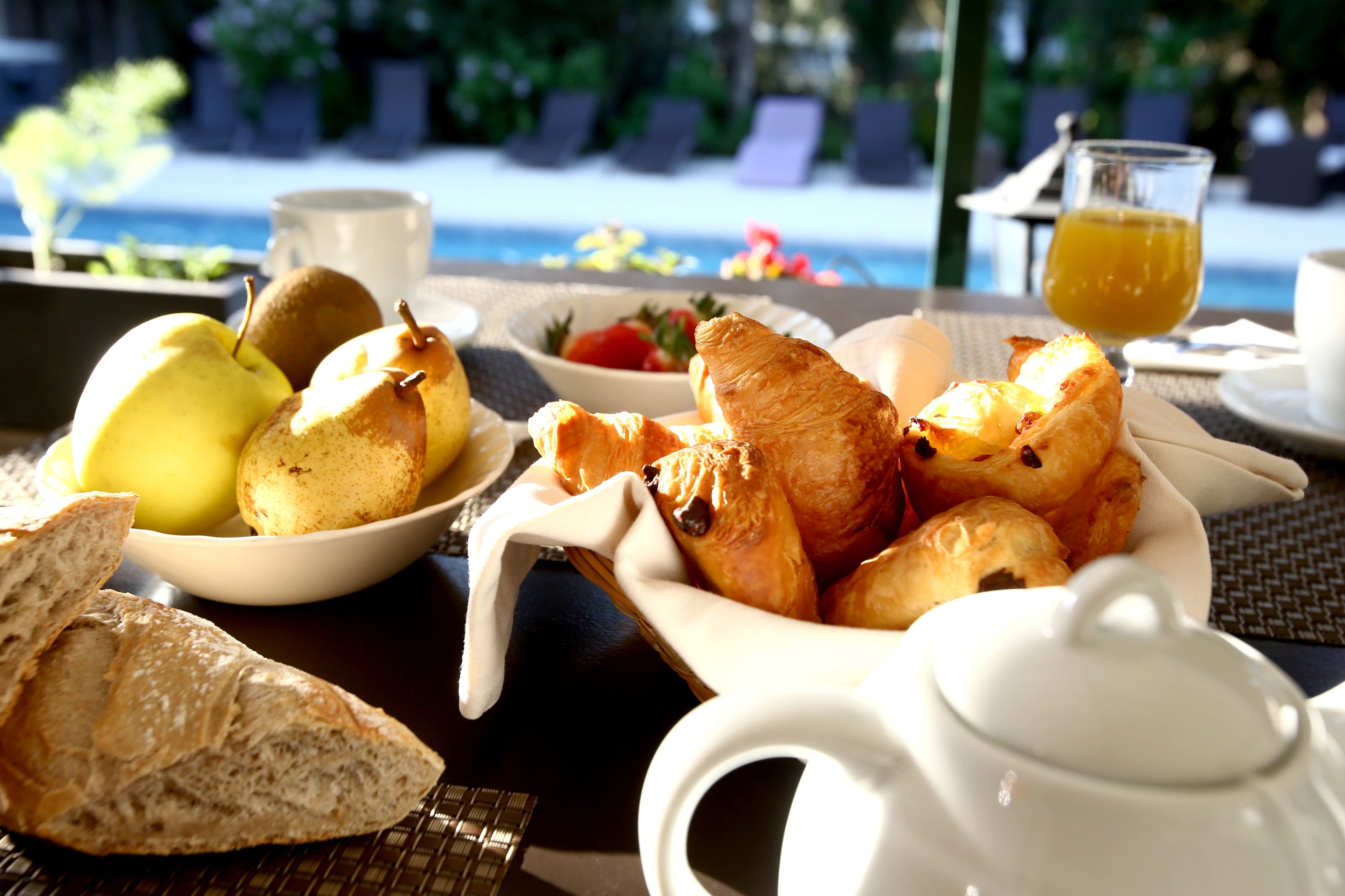daily buffet breakfast (eur 15 per person)