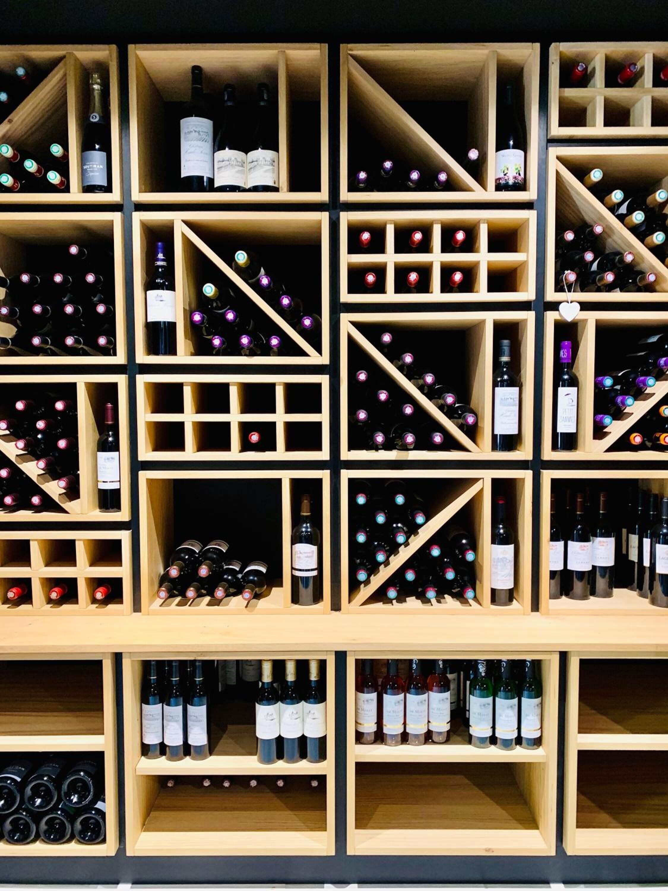 Lunch and dinner served, French cuisine