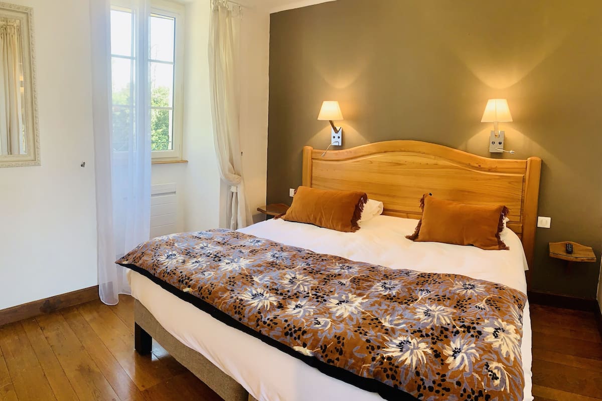 double room | 1 bedroom, in-room safe, soundproofing, iron/ironing board
