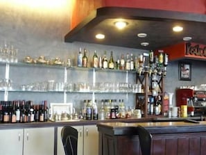 Bar (on property) - Hôtel Restaurant Le Hussard (Alencon)