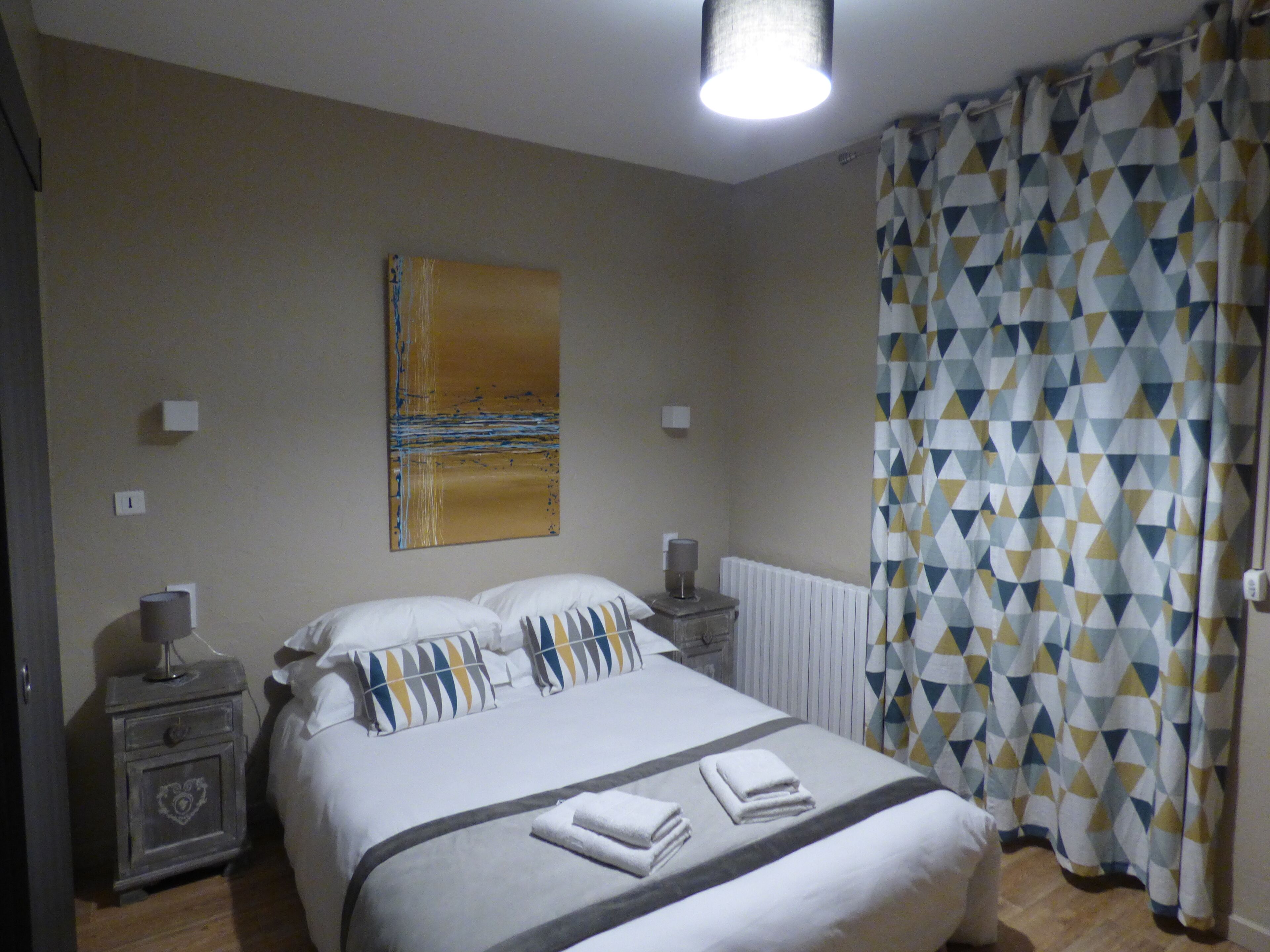 desk, soundproofing, iron/ironing board, free wifi