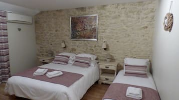 Superior Triple Room | Desk, soundproofing, iron/ironing board (on request), free WiFi