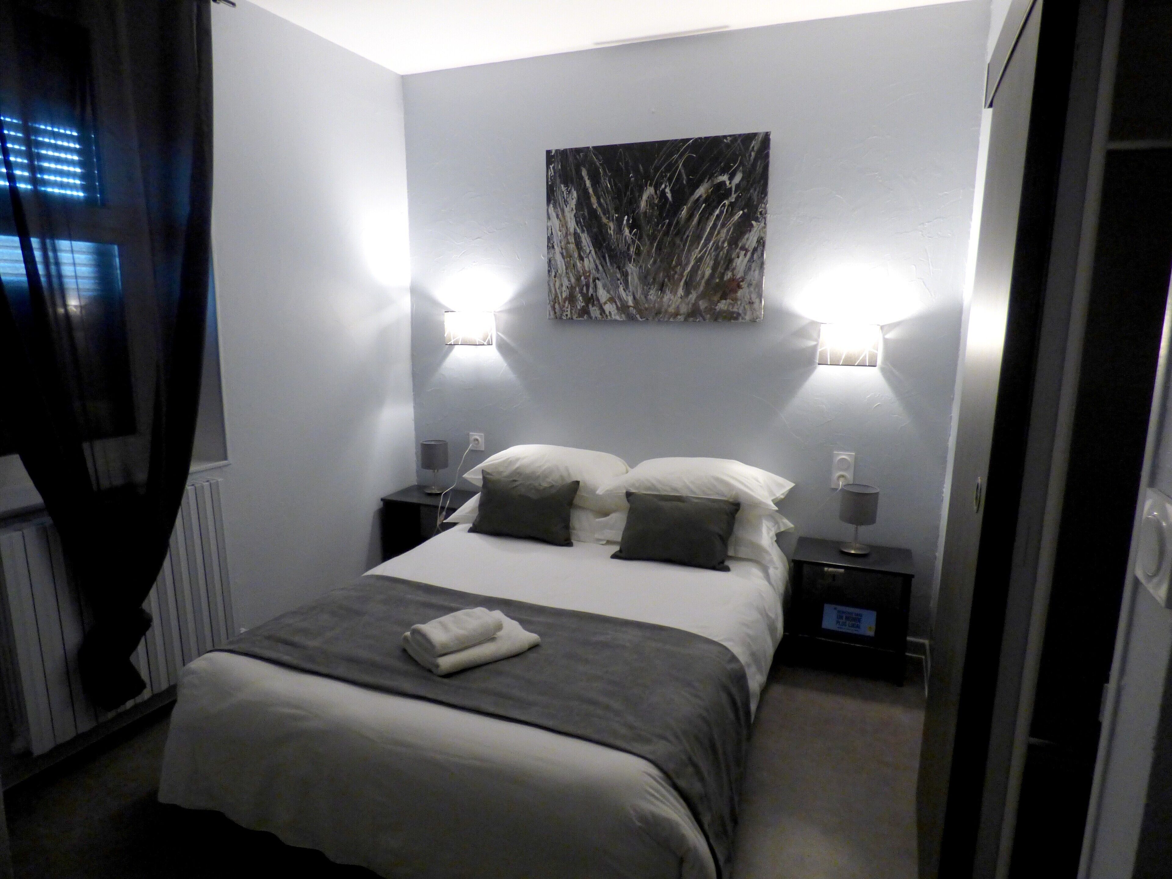 desk, soundproofing, iron/ironing board, free wifi