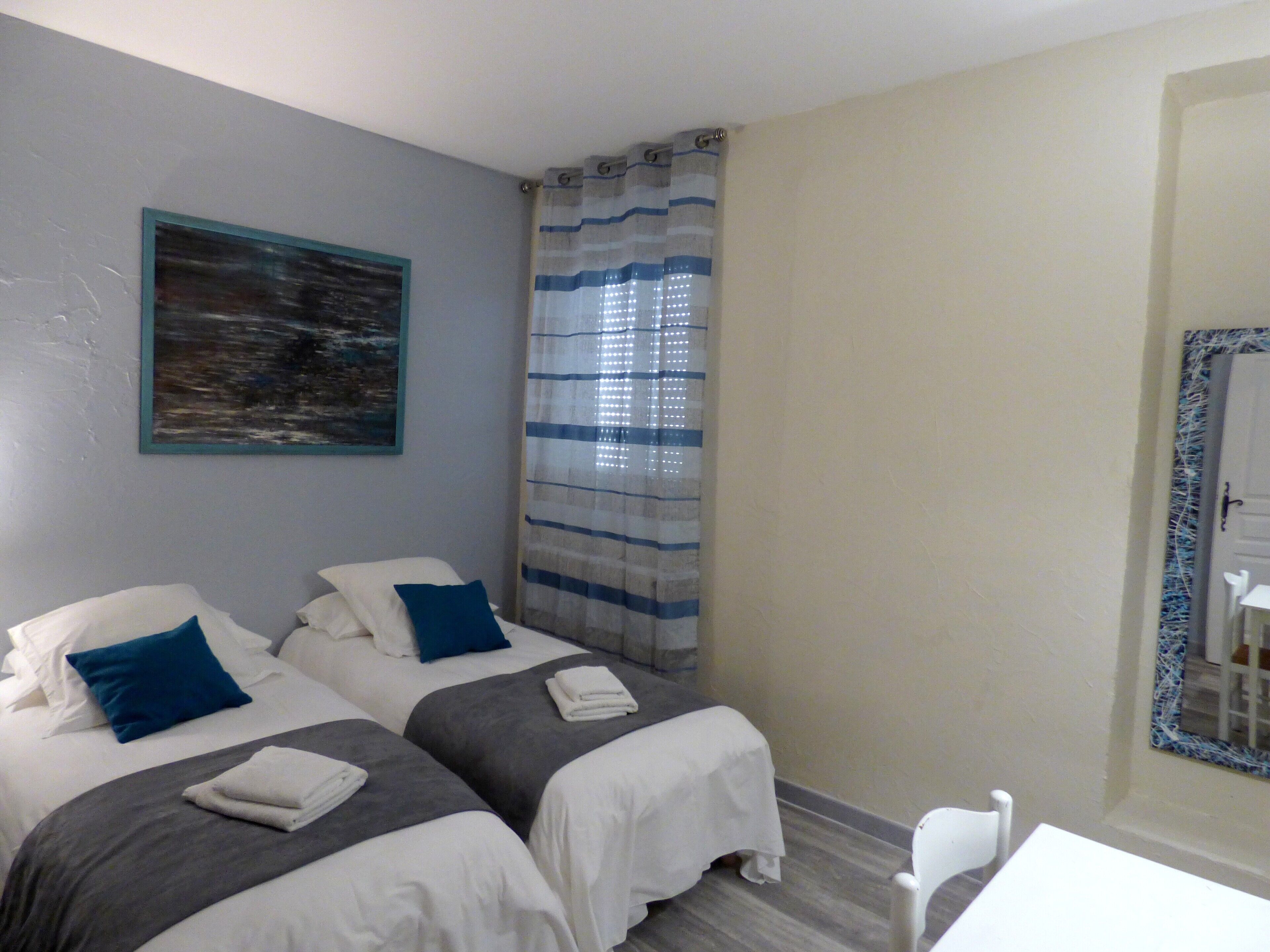 desk, soundproofing, iron/ironing board, free wifi